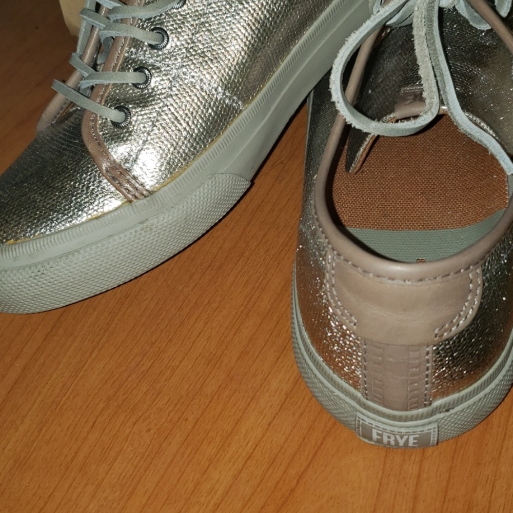FRYE SNEAKERS